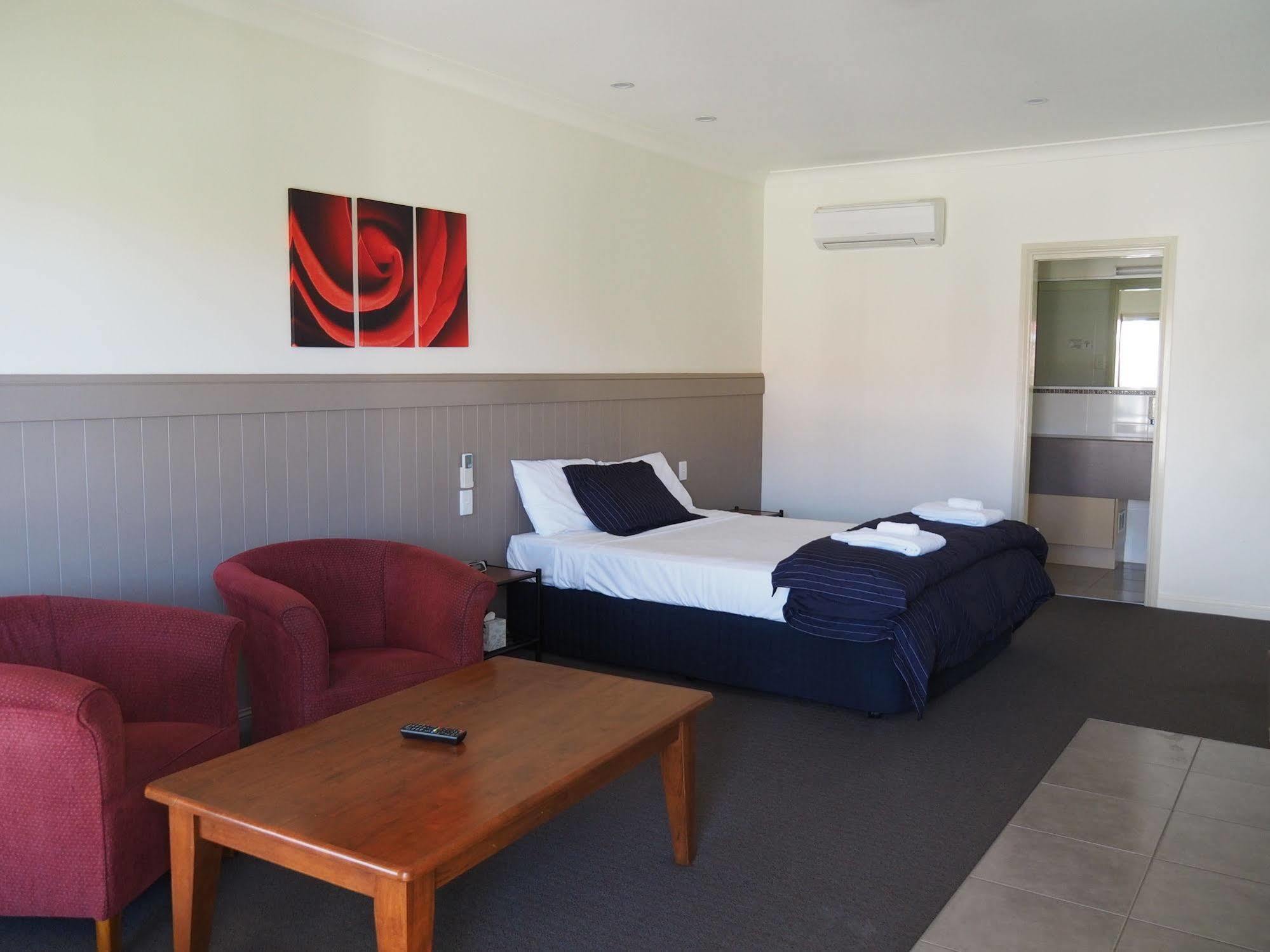 Pittsworth Motor Inn エクステリア 写真